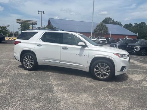 Used 2019 Chevrolet Traverse Premier w/ Driver Confidence II Package FWD image 2