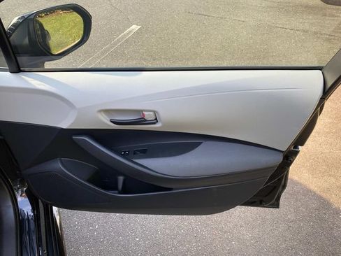 Used 2022 Toyota Corolla LE FWD image 35