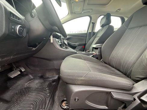 Used 2017 Ford Focus SEL image 10