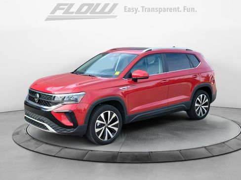 Certified 2023 Volkswagen Taos SE w/ Panoramic Sunroof Package image 3