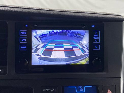 Used 2015 Toyota Sienna SE image 30