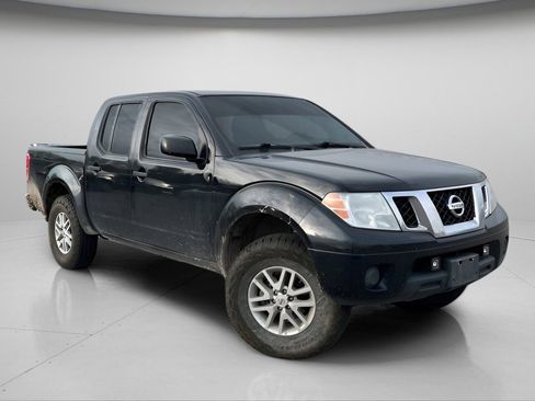 Used 2019 Nissan Frontier SV image 2