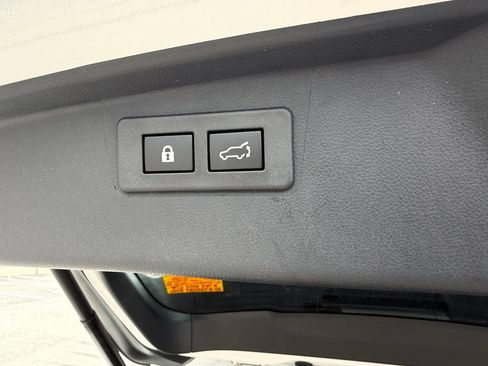 Used 2025 Subaru Outback Limited AWD/4WD image 8