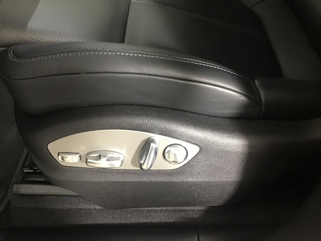 Certified 2026 Porsche Macan AWD/4WD image 30