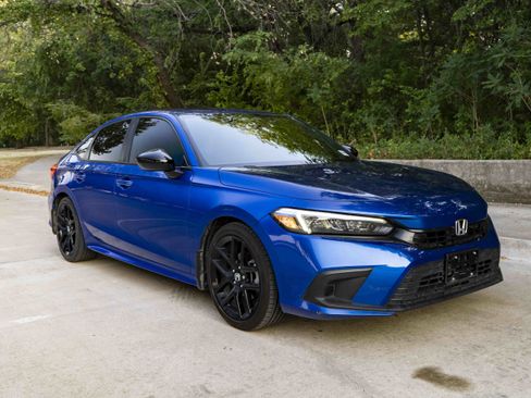 Used 2023 Honda Civic Sport image 2