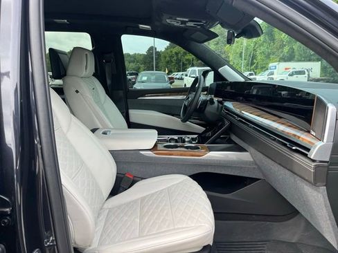 Used 2025 Cadillac Escalade Sport Platinum w/ LPO, ONYX Package AWD/4WD image 11