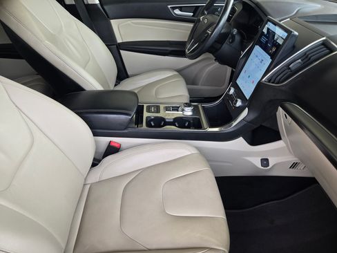 Used 2022 Ford Edge Titanium AWD/4WD image 10