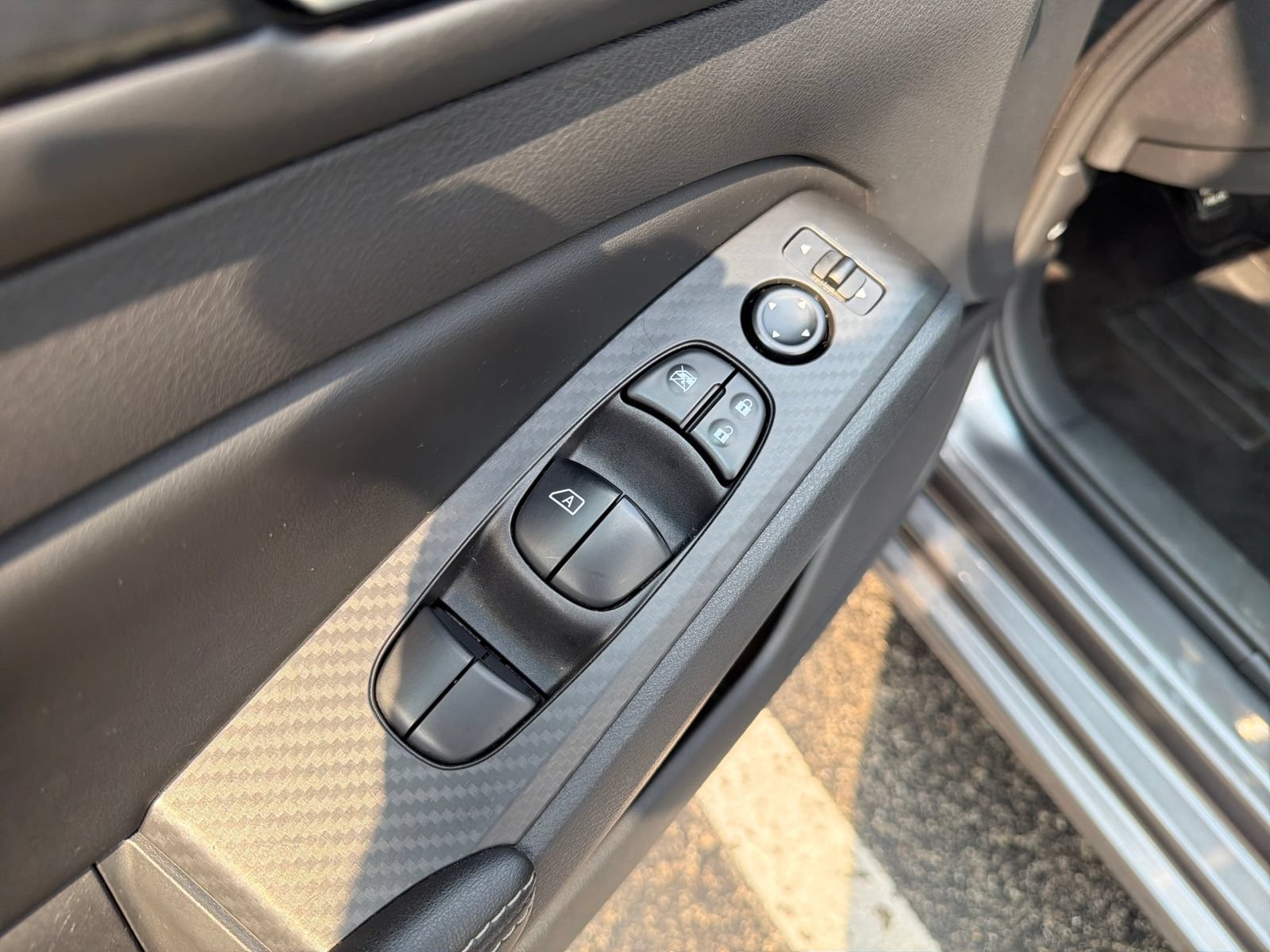 Used 2025 Nissan Altima 2.5 SV FWD image 13