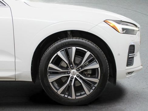 Used 2022 Volvo XC60 B5 Momentum w/ Advanced Package FWD image 14