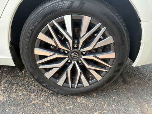 Used 2025 Nissan Altima 2.5 SV FWD image 25