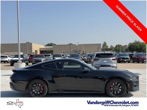 Used 2025 Ford Mustang GT Premium RWD image 3