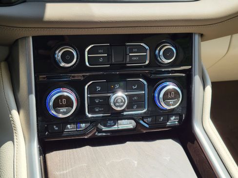 Used 2024 GMC Yukon XL Denali w/ Denali Reserve Package AWD/4WD image 22