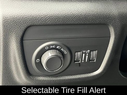 New 2025 Jeep Grand Cherokee Altitude AWD/4WD image 18
