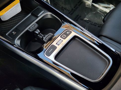 Used 2025 Mercedes-Benz GLB 250 4MATIC image 19