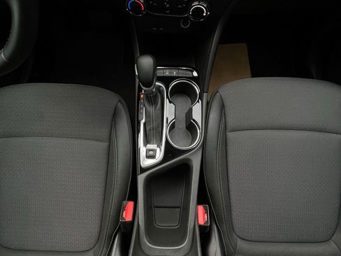 Certified 2025 Buick Encore GX Preferred FWD image 19