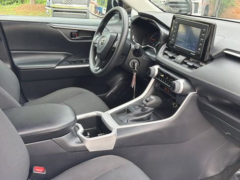 Used 2022 Toyota RAV4 LE FWD image 10