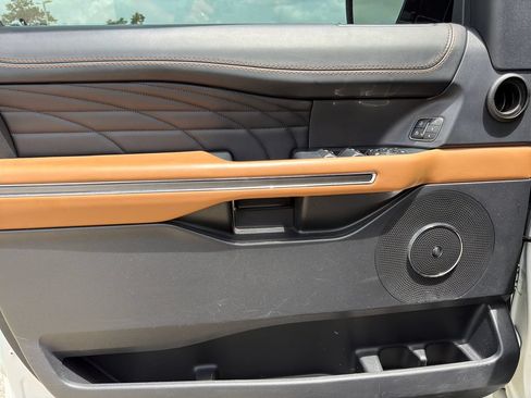 Used 2023 Ford Expedition Max Platinum RWD image 14