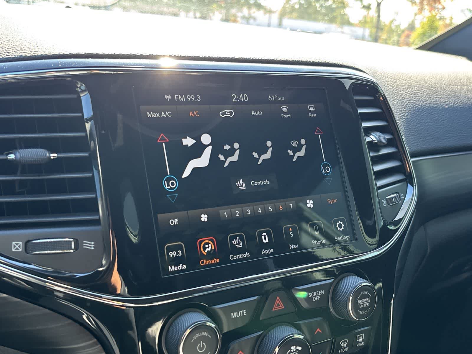 Used 2022 Jeep Grand Cherokee Laredo X AWD/4WD image 18