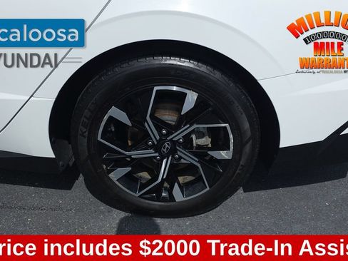 Used 2025 Hyundai Sonata SEL FWD image 11