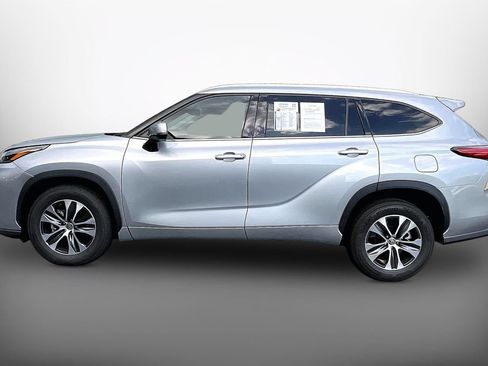 Used 2021 Toyota Highlander XLE FWD image 5