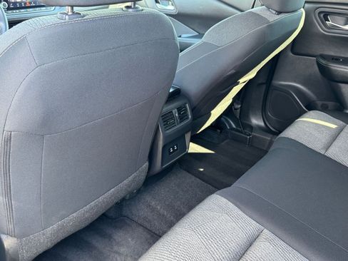 Used 2025 Nissan Rogue SV image 24