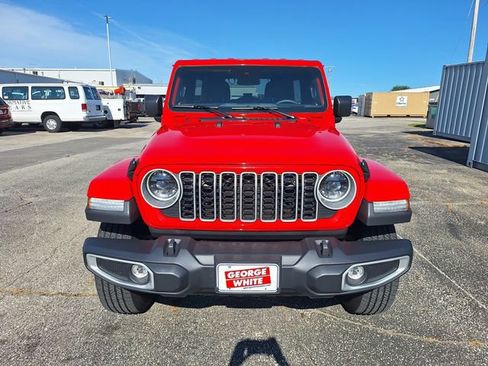 Used 2025 Jeep Wrangler Unlimited Sahara AWD/4WD image 9