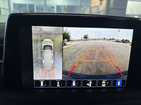 Used 2022 GMC Yukon SLT w/ SLT Premium Package image 20