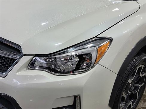 Used 2017 Subaru Crosstrek 2.0i Premium w/ Moonroof Package image 9