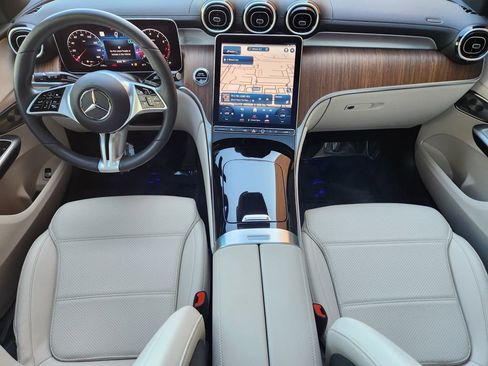 Used 2024 Mercedes-Benz GLC 300 4MATIC image 28