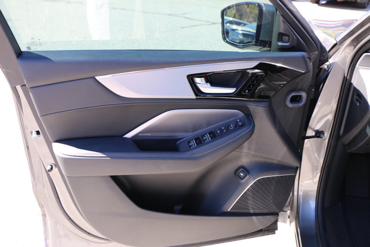 Used 2026 Acura MDX w/ Technology Package FWD image 16