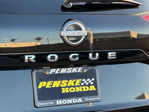 Used 2023 Nissan Rogue S image 33