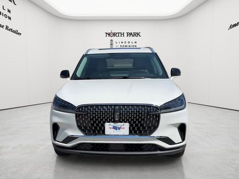 New 2026 Lincoln Aviator 2WD image 8