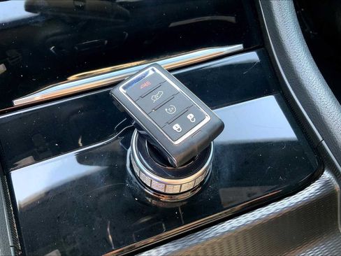 Used 2024 Jeep Grand Cherokee L Laredo image 25