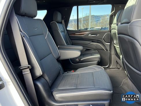 Used 2024 Cadillac Escalade Premium Luxury image 17