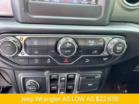 Used 2019 Jeep Wrangler Unlimited Sahara AWD/4WD image 9