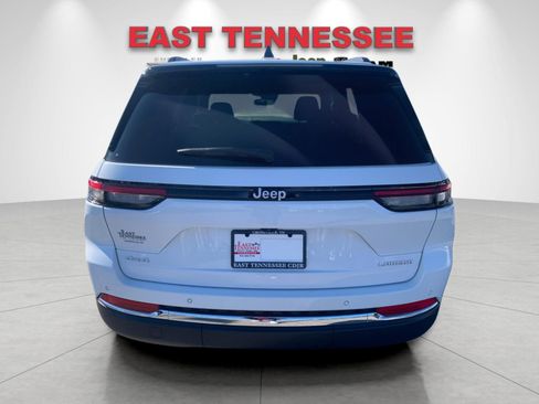 Used 2024 Jeep Grand Cherokee Laredo X image 4