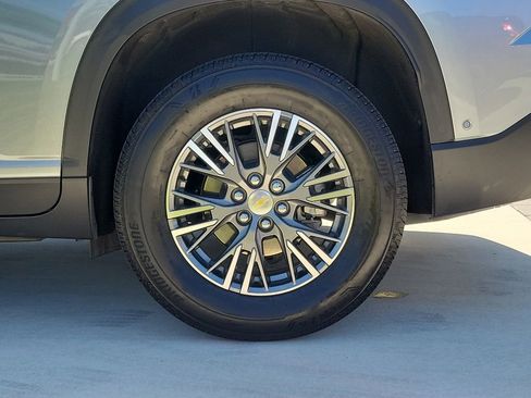 Used 2024 Chevrolet Traverse LT w/ Enhanced Driving Package FWD image 4