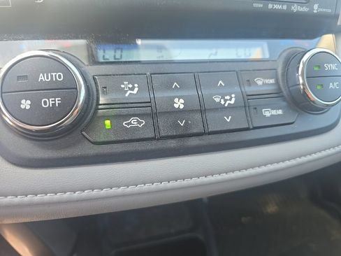 Used 2018 Toyota RAV4 Limited w/ Advanced Technology Package AWD/4WD image 17