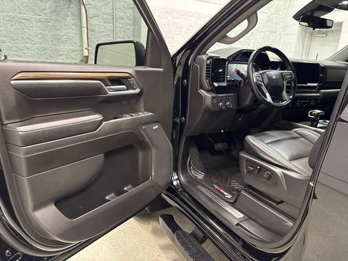 Used 2023 Chevrolet Silverado 1500 LT Trail Boss w/ LT Trail Boss Premium Package AWD/4WD image 14