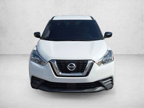 Used 2020 Nissan Kicks S FWD image 2