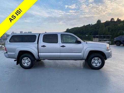 Used 2014 Toyota Tacoma PreRunner w/ SR5 Package RWD image 2