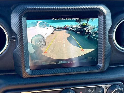 Used 2023 Jeep Wrangler Unlimited Sahara w/ Cold Weather Group image 15