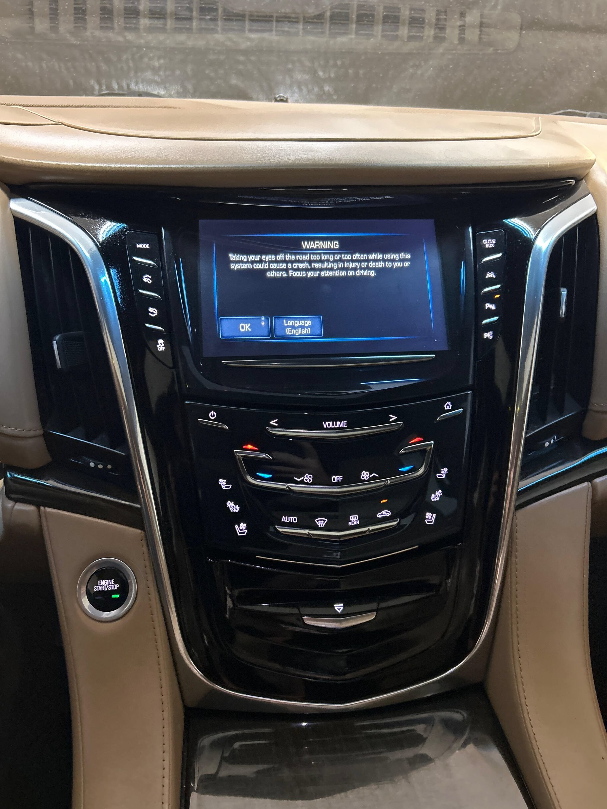 Used 2018 Cadillac Escalade Platinum AWD/4WD image 17