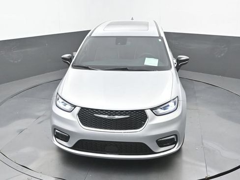 Used 2026 Chrysler Pacifica Limited FWD image 30