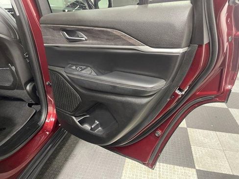 Used 2023 Jeep Grand Cherokee Limited w/ Black Appearance Package AWD/4WD image 14