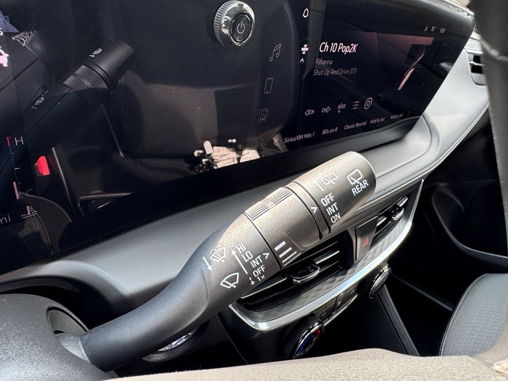 Used 2025 Buick Encore GX Preferred FWD image 33