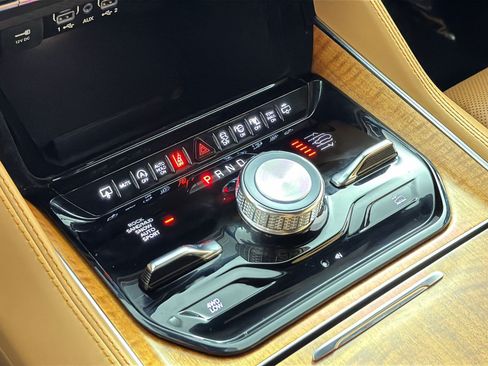 Used 2023 Jeep Grand Wagoneer Series III AWD/4WD image 22