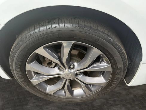 Used 2019 Chrysler Pacifica Limited w/ Tire & Wheel Group FWD image 42