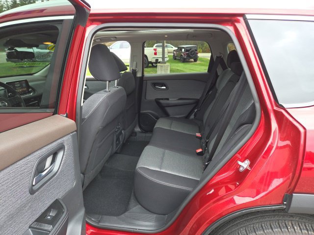 Used 2021 Nissan Rogue SV AWD/4WD image 16