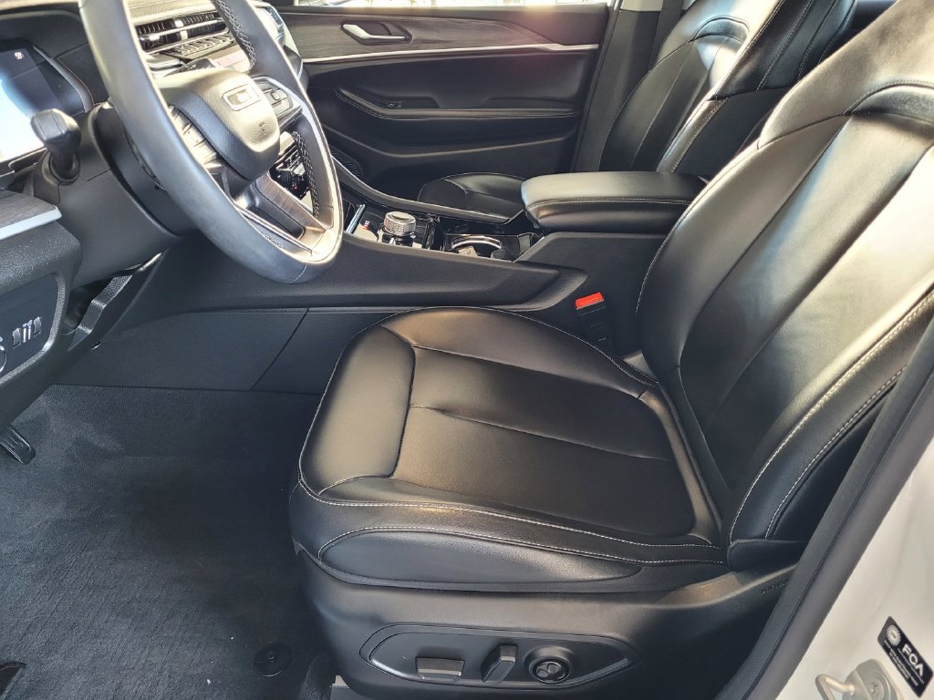 Used 2023 Jeep Grand Cherokee Limited AWD/4WD image 12